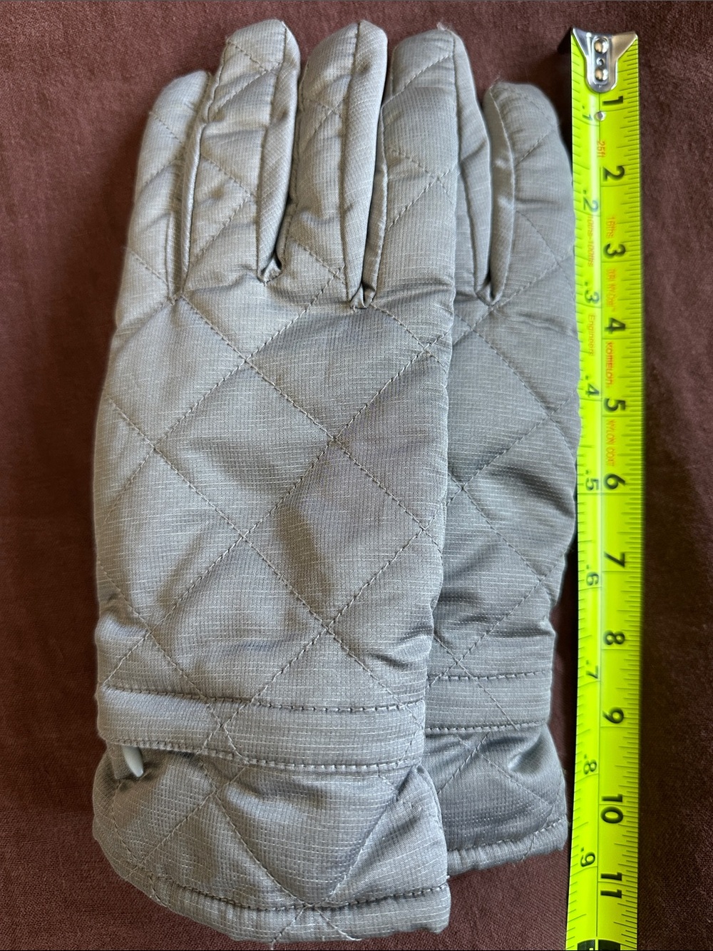 Eddie Bauer Quilted Silver Warm Gloves. 2 Hidden zip pockets & Touchscreen tech - Picture 14 of 16